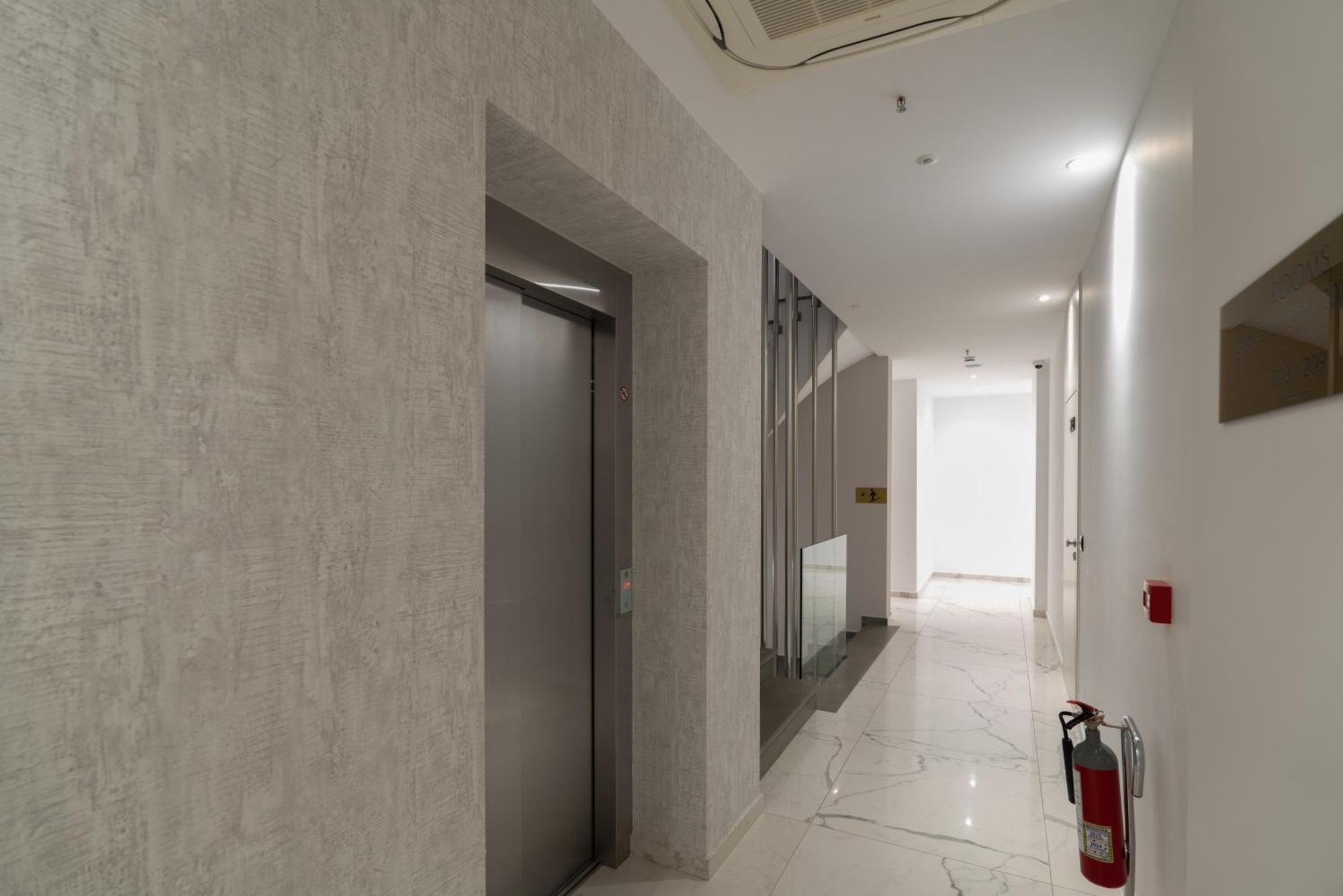 Glow Boutique Hotel & Suites Sarandë エクステリア 写真