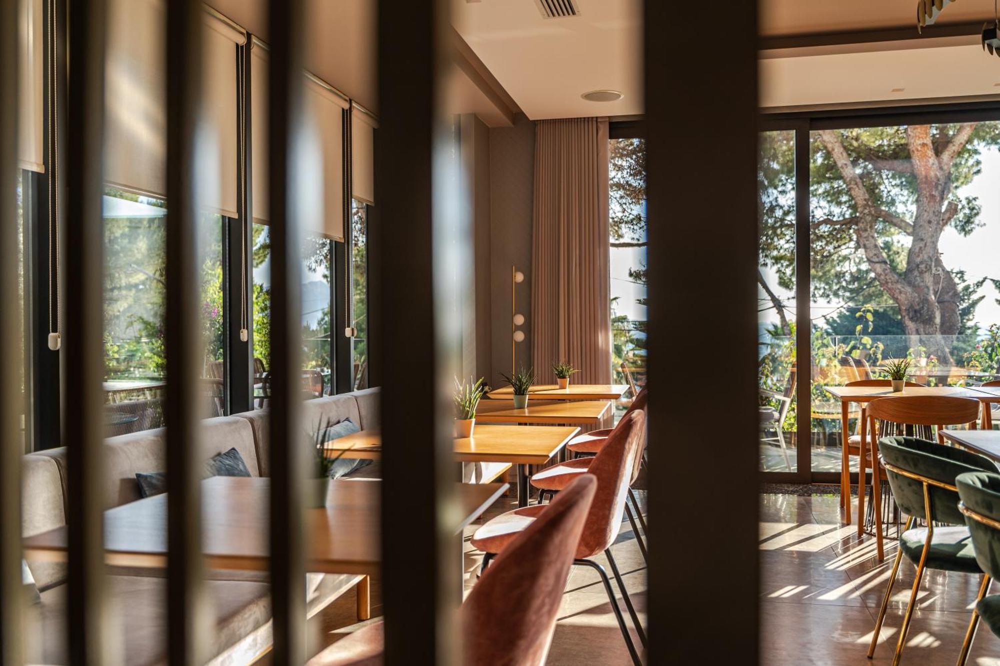 Glow Boutique Hotel & Suites Sarandë エクステリア 写真