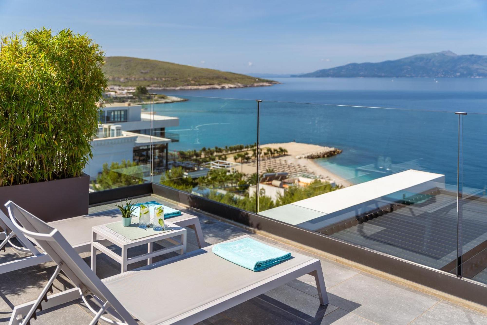 Glow Boutique Hotel & Suites Sarandë エクステリア 写真