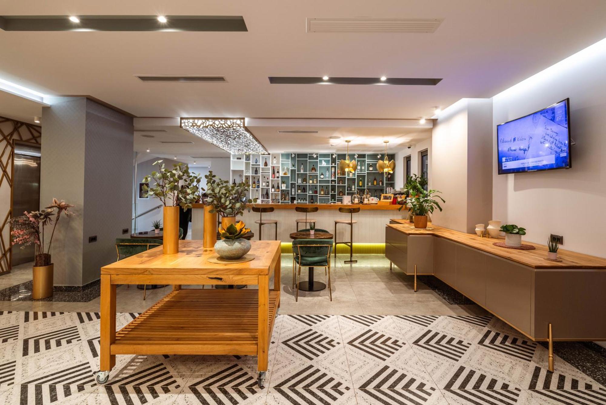 Glow Boutique Hotel & Suites Sarandë エクステリア 写真